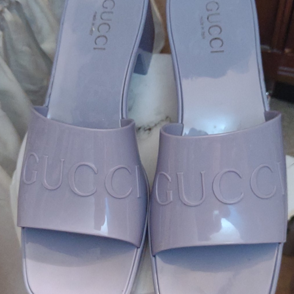 Gucci slides size 8